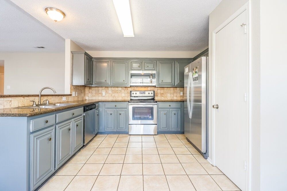 617 Saint Eric Dr - Photo 6 of 16