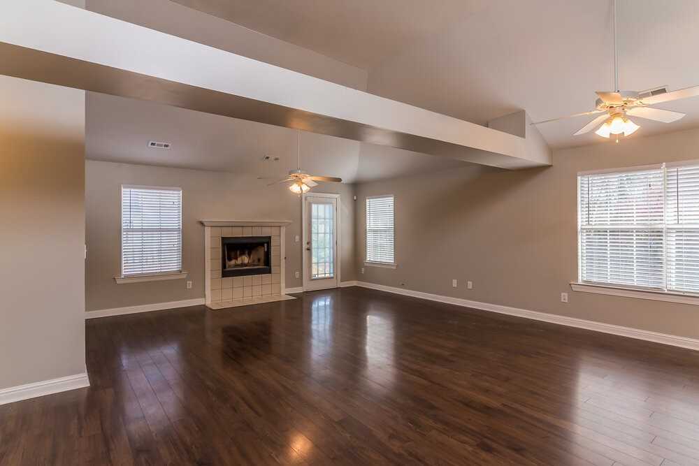 208 Ben Alex Ct - Photo 2 of 14