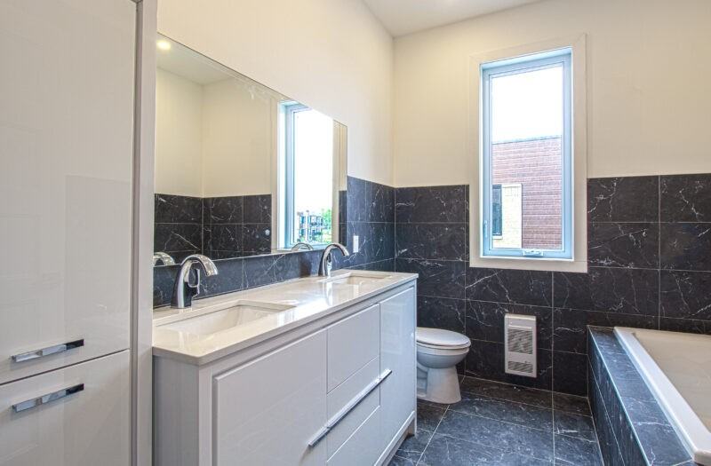167 Boulevard Saint-Elzéar Ouest #301 - Photo 5 of 9