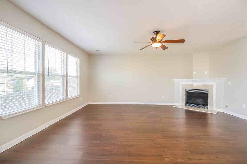 902 Grand Oak Dr - Photo 2 of 15