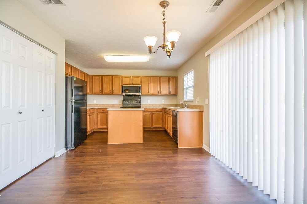 902 Grand Oak Dr - Photo 5 of 15