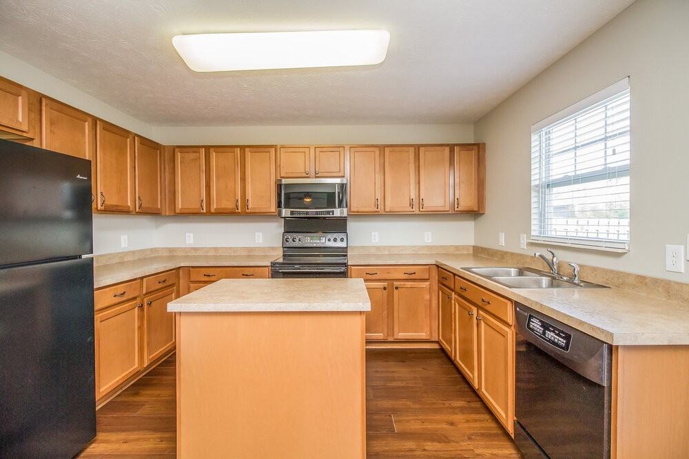 902 Grand Oak Dr - Photo 6 of 15