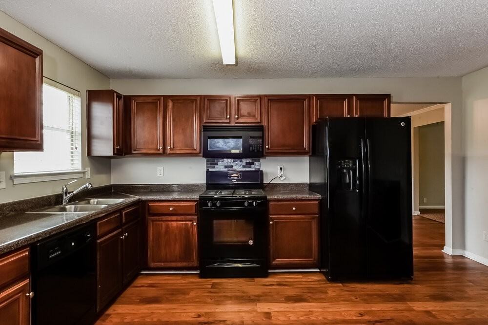 3711 Arminto Dr - Photo 6 of 17