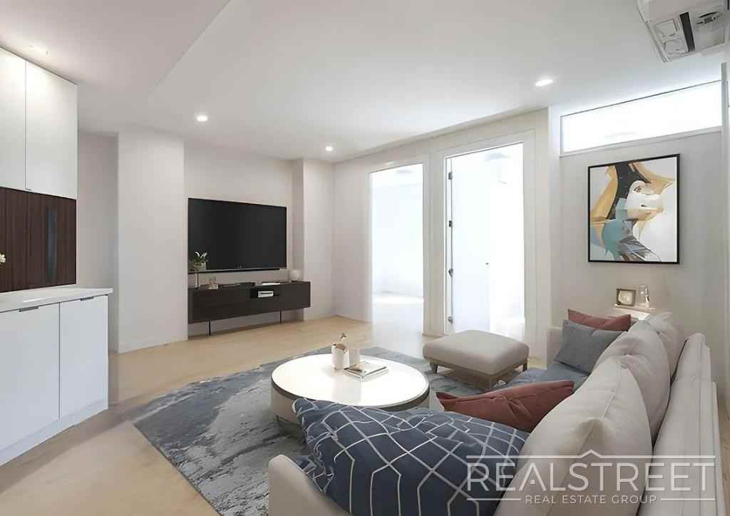 280 Meeker Ave #209