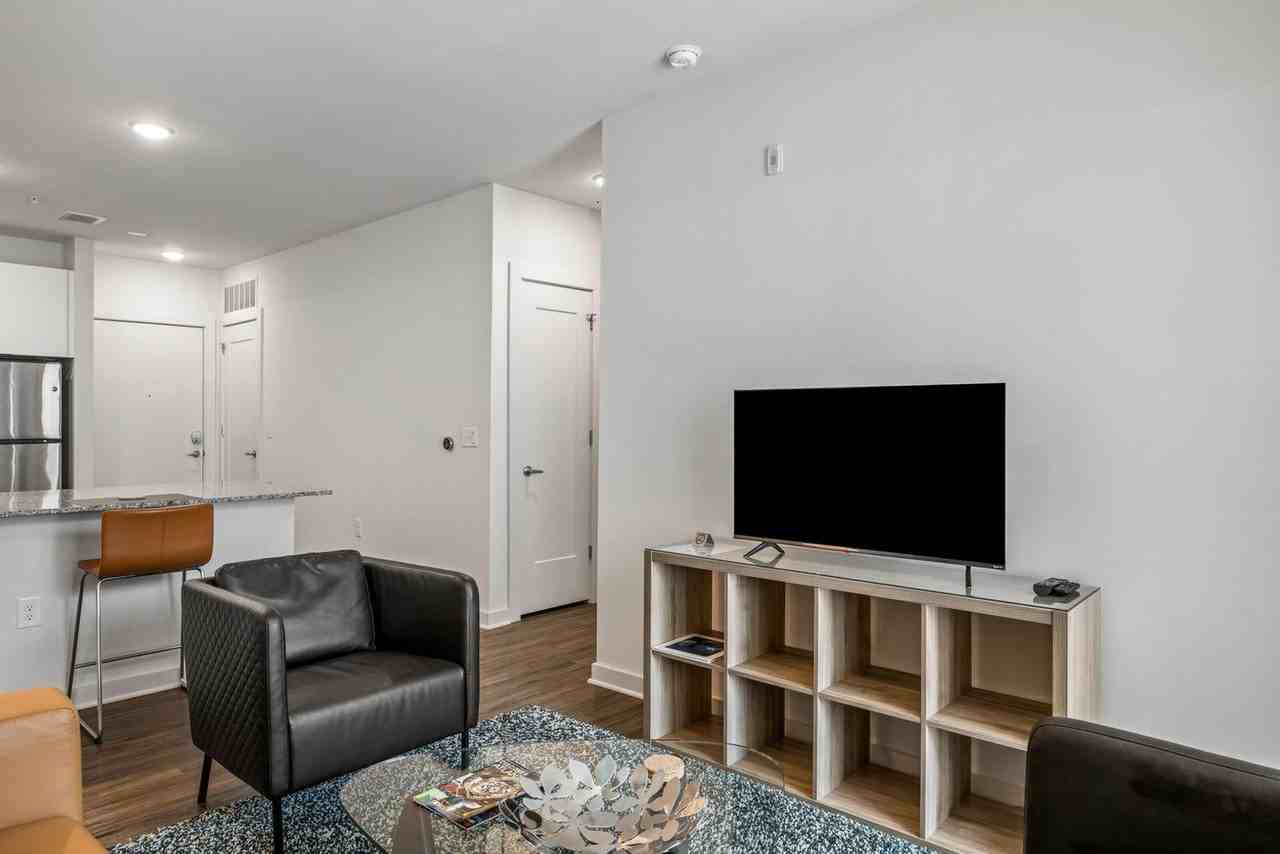 1270 Spring St Nw #1226706P - Photo 5 of 39