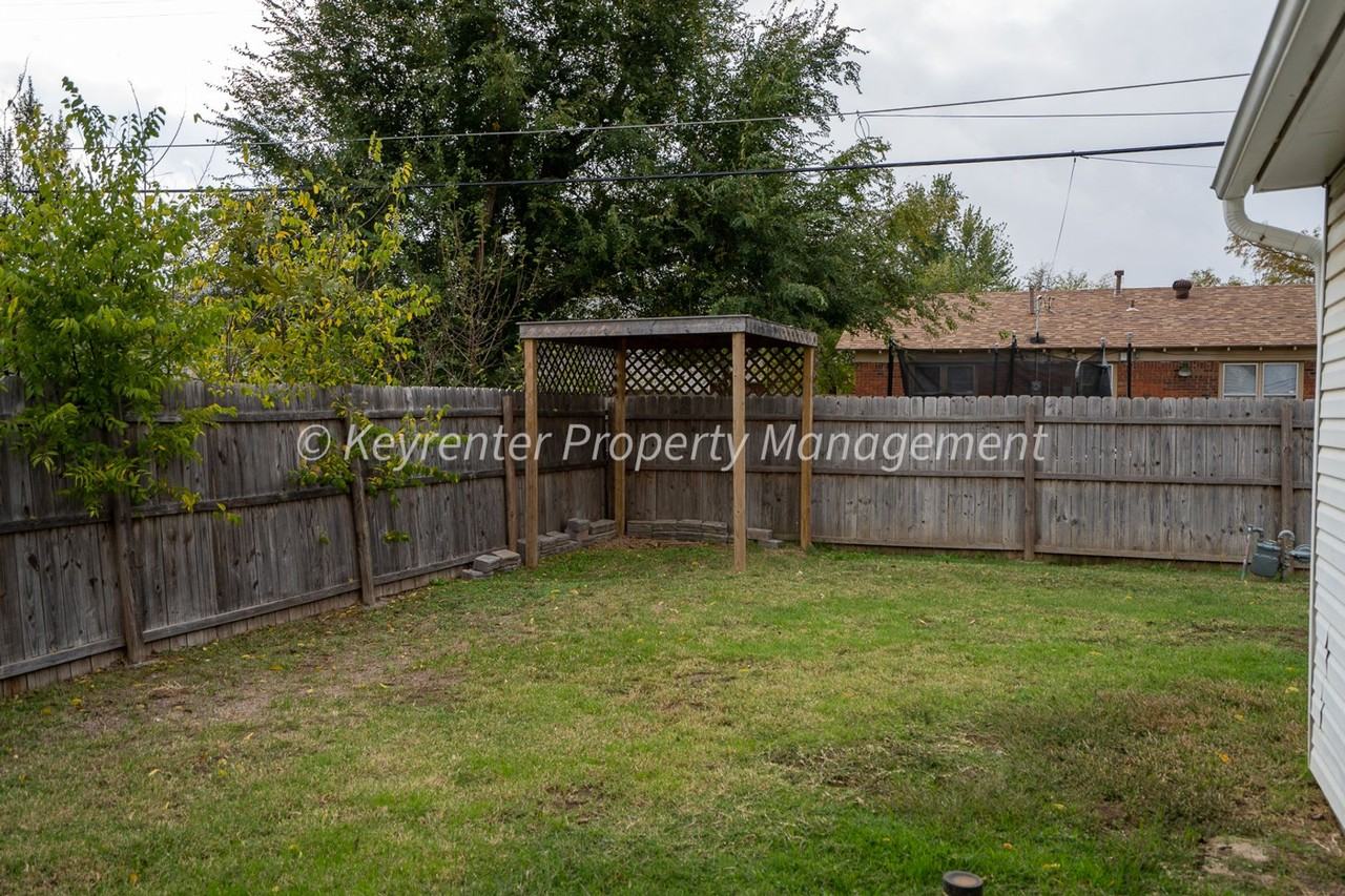 1622 W Britton Rd