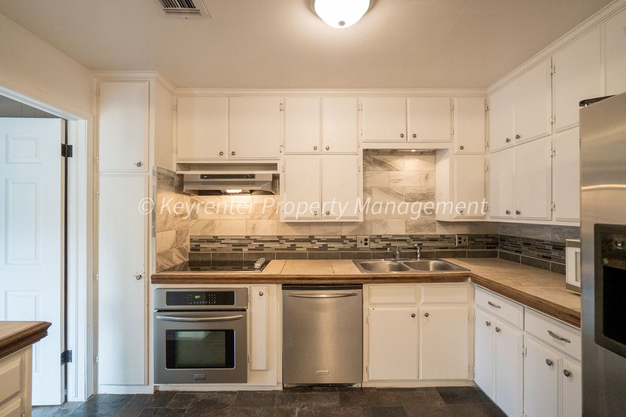 1622 W Britton Rd - Photo 2 of 18