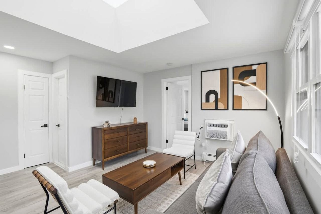 225 Hancock Ave #1470334P - Photo 4 of 41