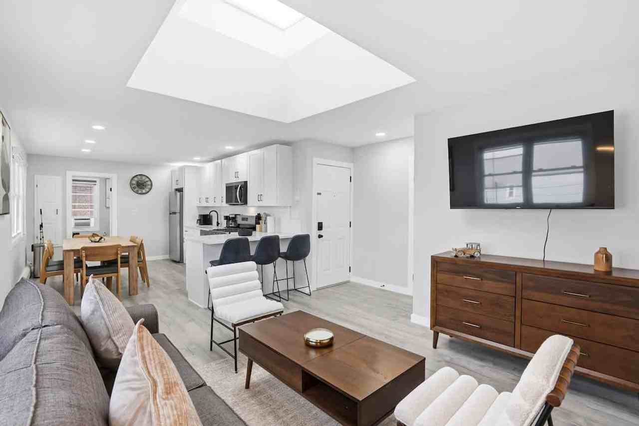 225 Hancock Ave #1470334P - Photo 5 of 41