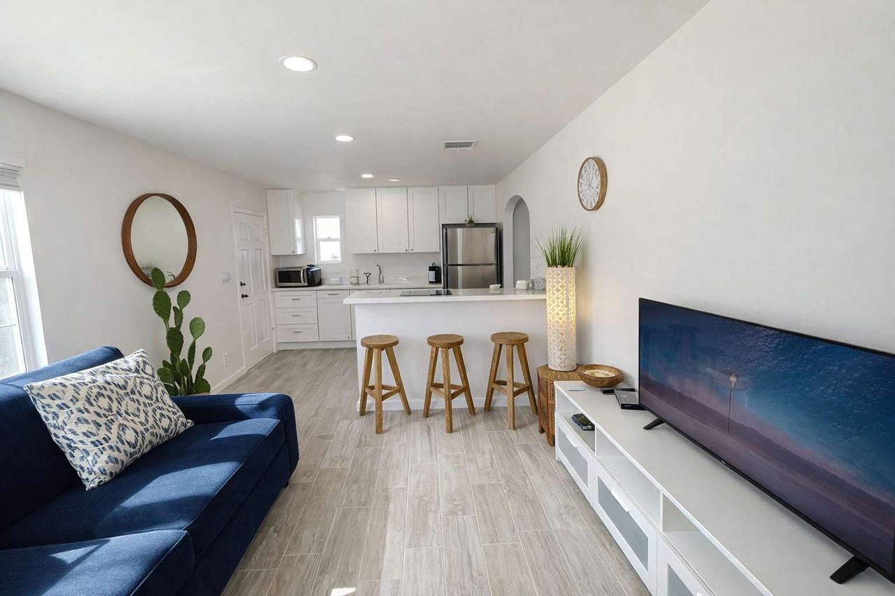 818 Vanitie Ct #1520899P - Photo 3 of 11