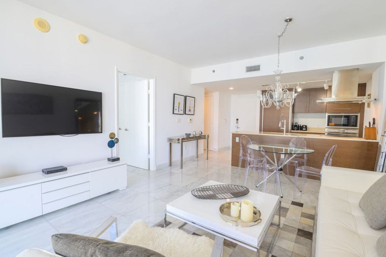 485 Brickell Avenue - Photo 2 of 28