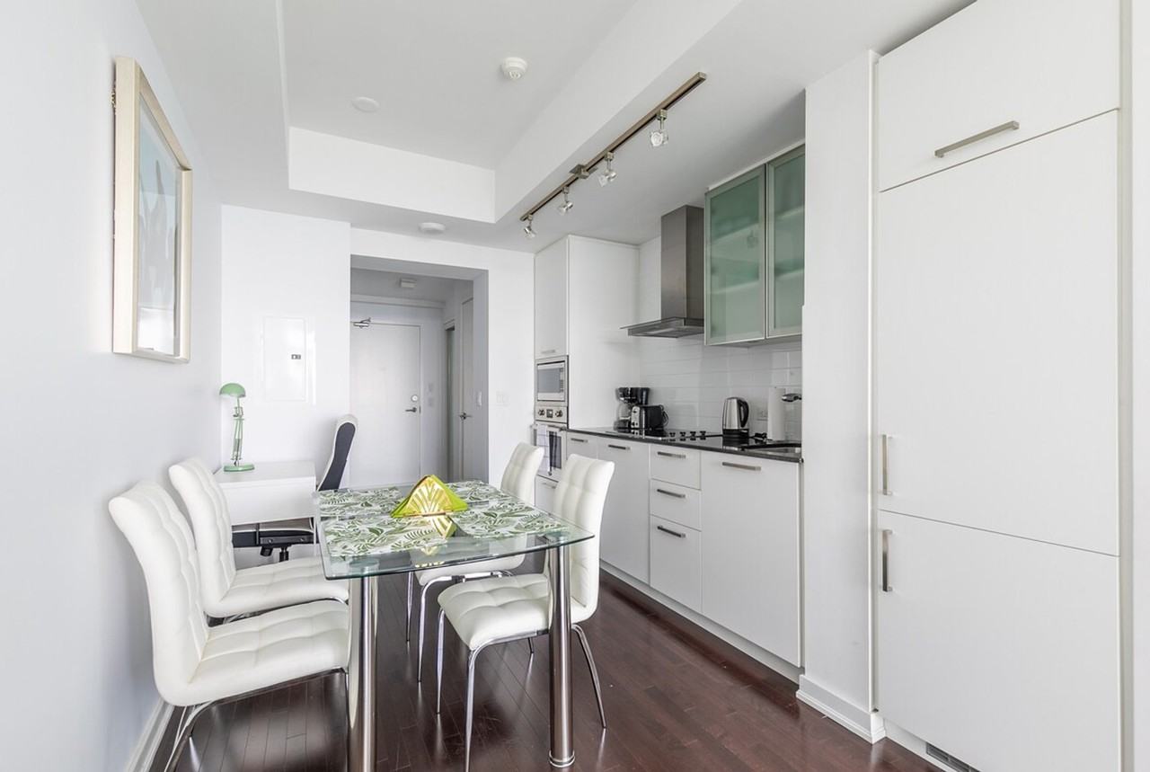 25 Grand Trunk Cres #1522285P - Photo 6 of 18