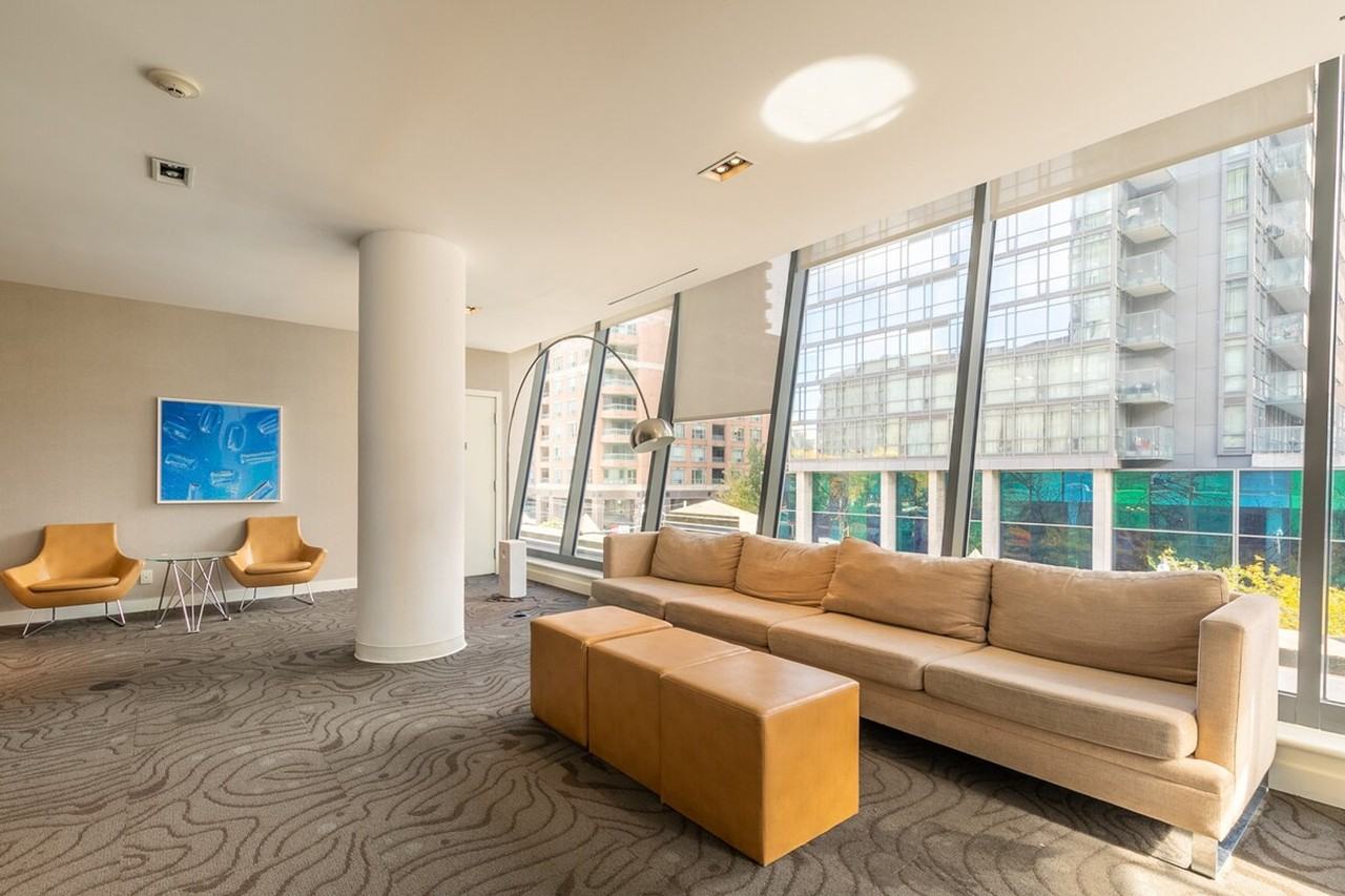 832 Bay St #1532063P - Photo 4 of 11