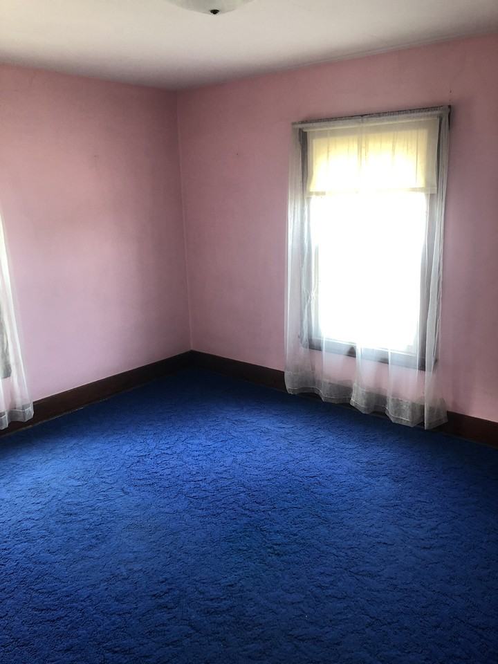 233 Columbian Ave - Photo 2 of 4