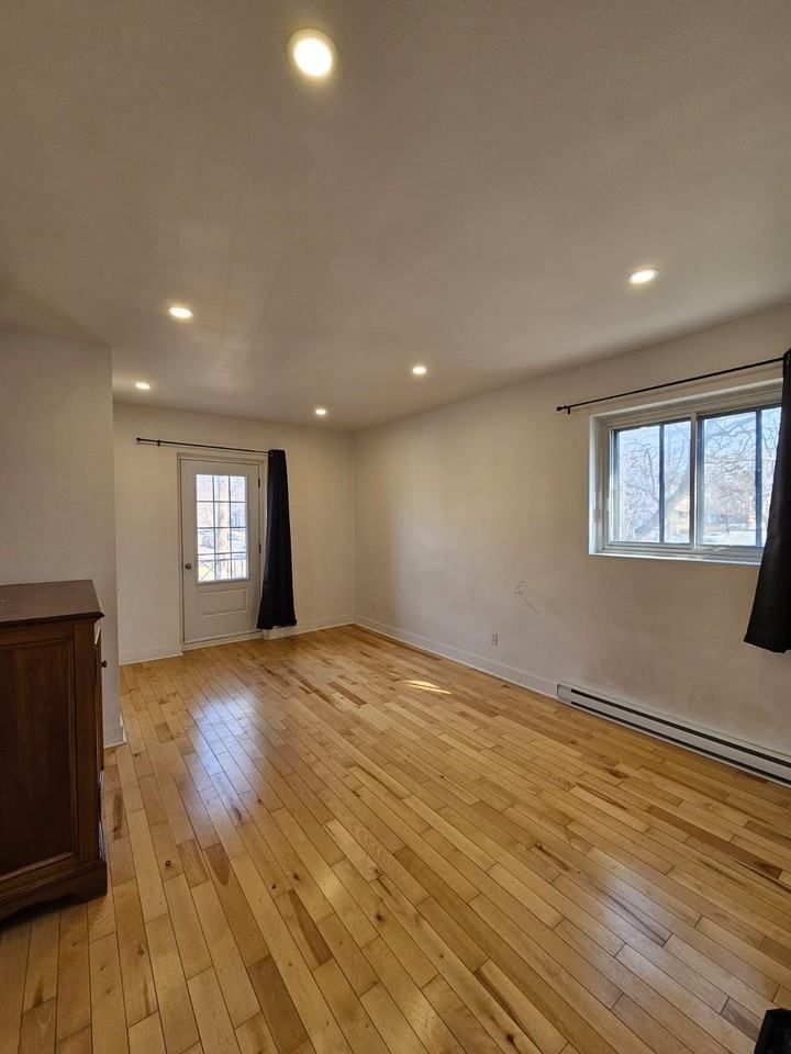 4901 Boulevard Édouard-Montpetit #3 - Photo 4 of 10