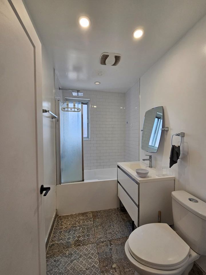 4901 Boulevard Édouard-Montpetit #3 - Photo 5 of 10