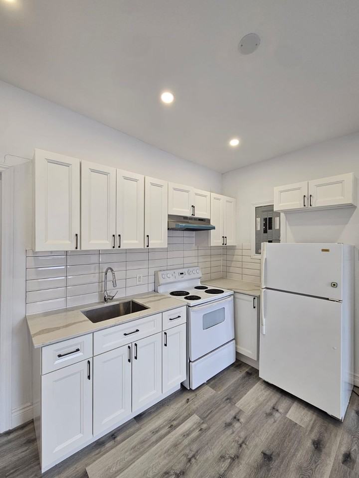 6009 Avenue du Parc - Photo 2 of 7