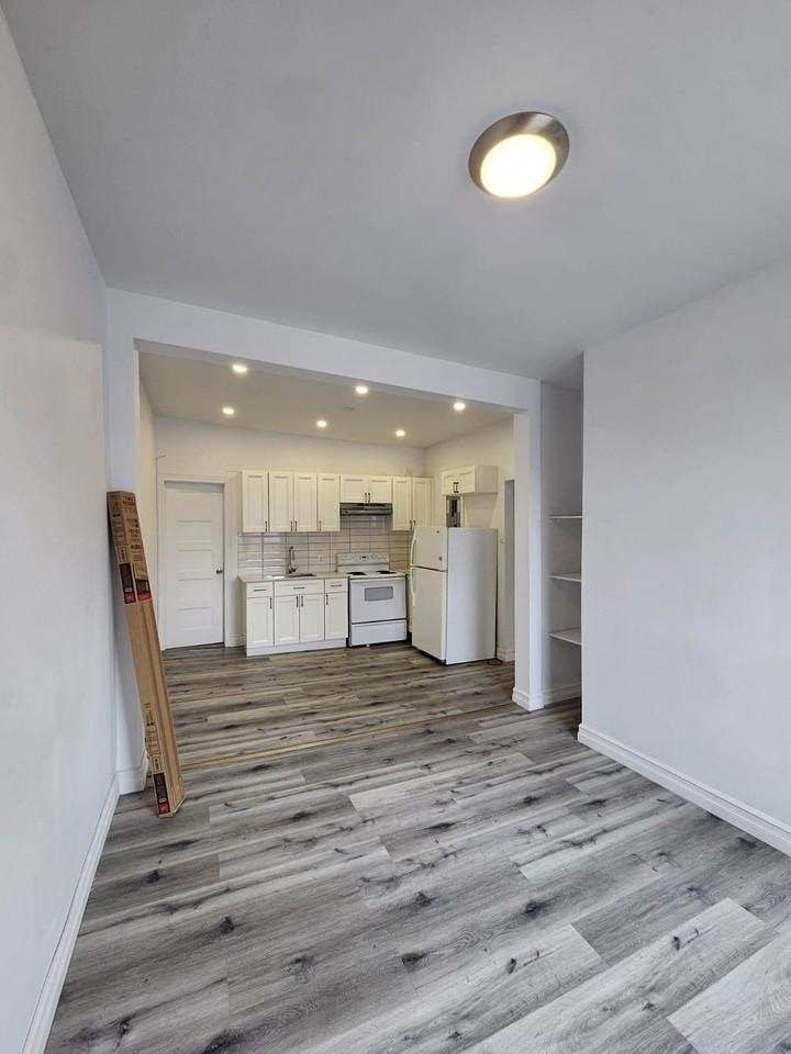 6009 Avenue du Parc - Photo 4 of 7