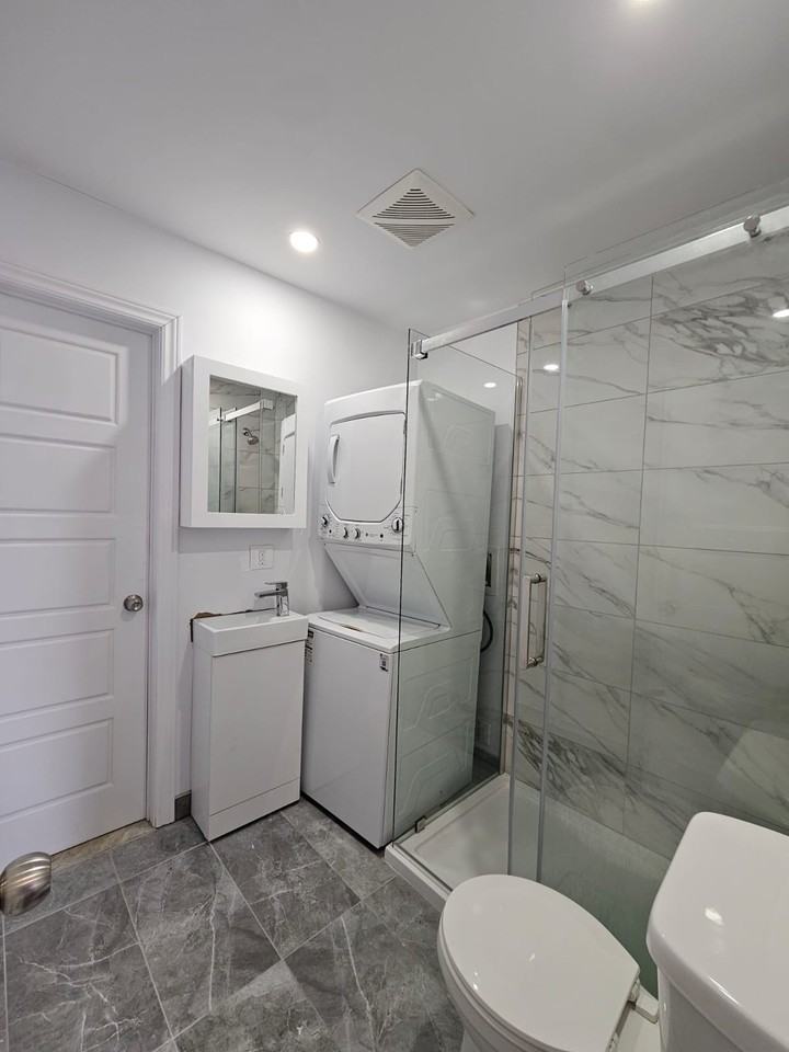6009 Avenue du Parc - Photo 5 of 7