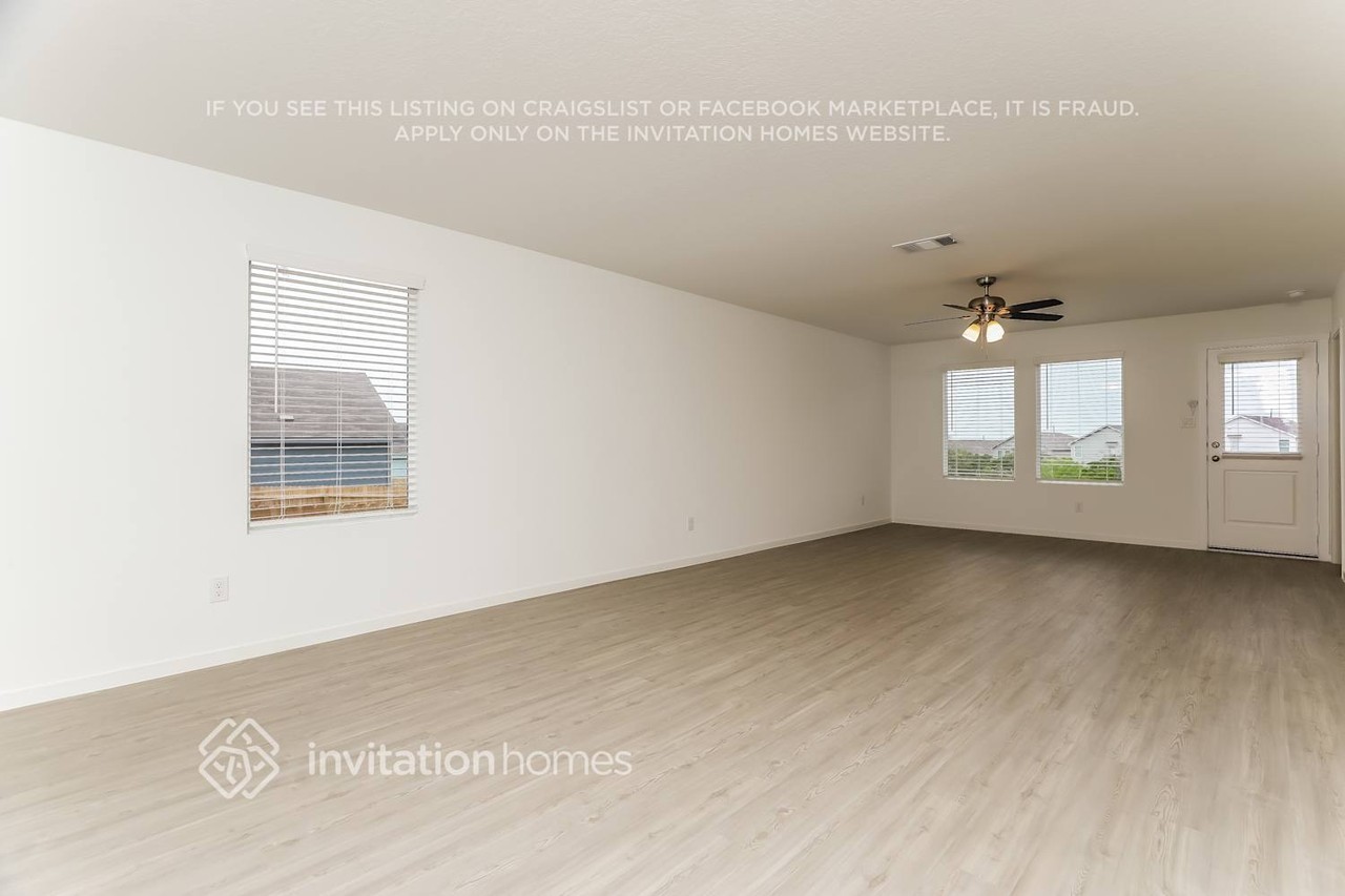 3221 Roslyn Grist - Photo 3 of 26