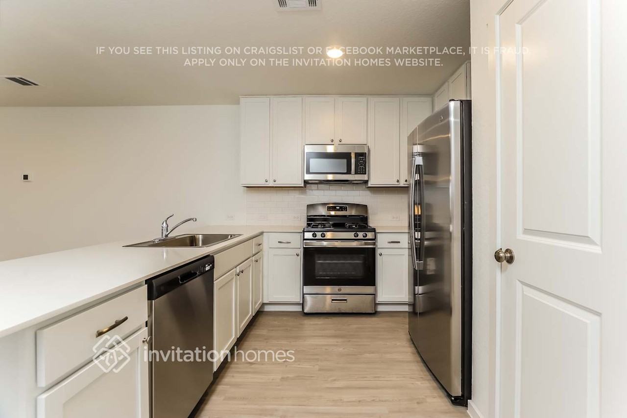 3221 Roslyn Grist - Photo 6 of 26