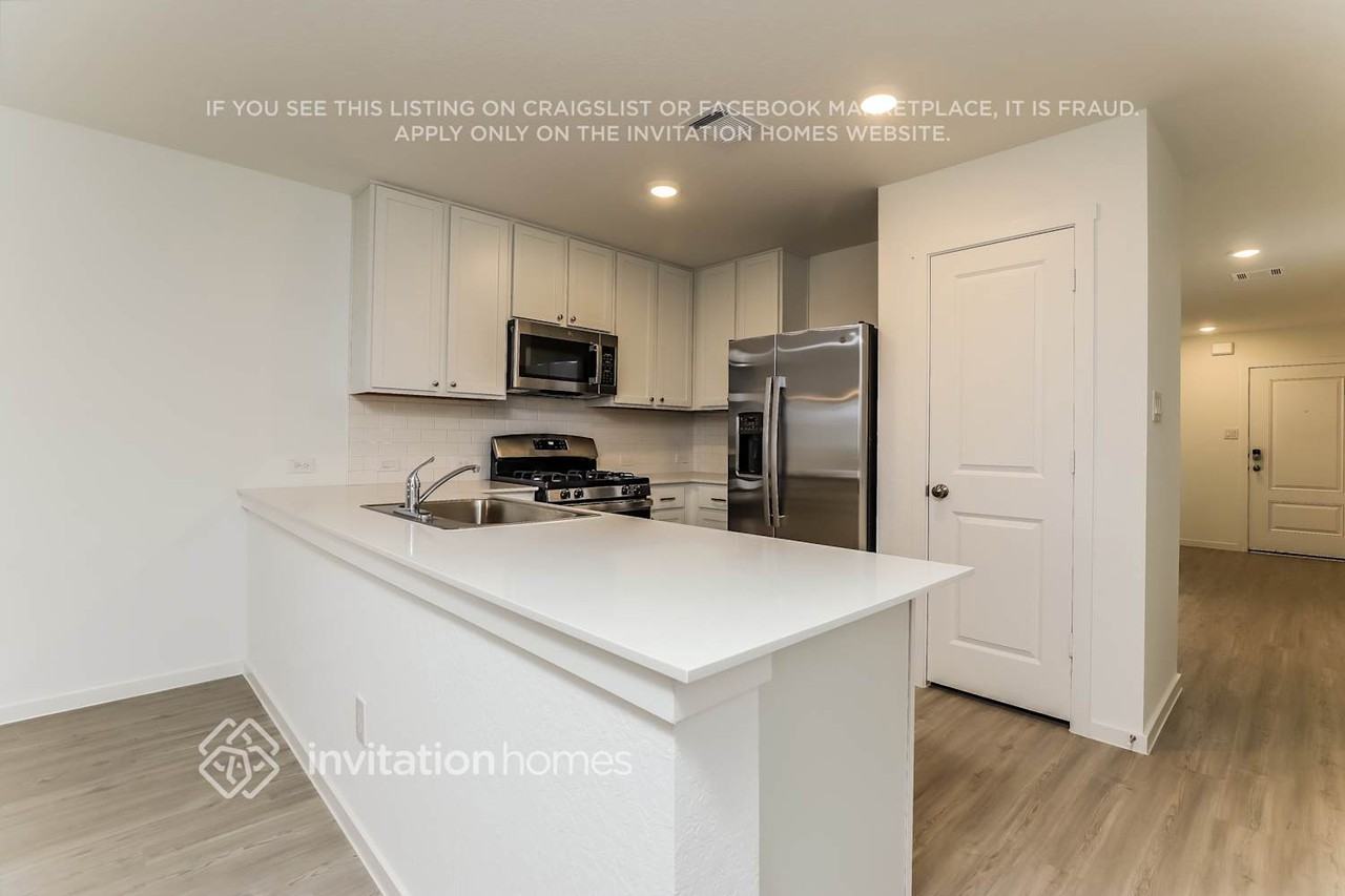 3221 Roslyn Grist - Photo 7 of 26