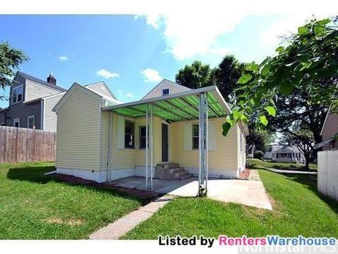 1701 Margaret St - Photo 2 of 18