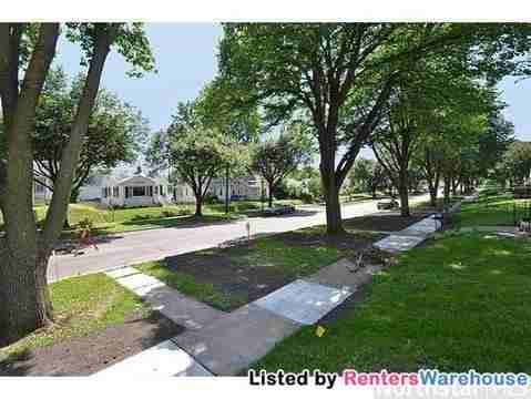 1701 Margaret St - Photo 3 of 18