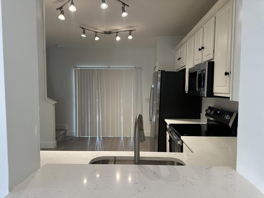 15752 Fishhawk Falls Dr - Photo 4 of 24