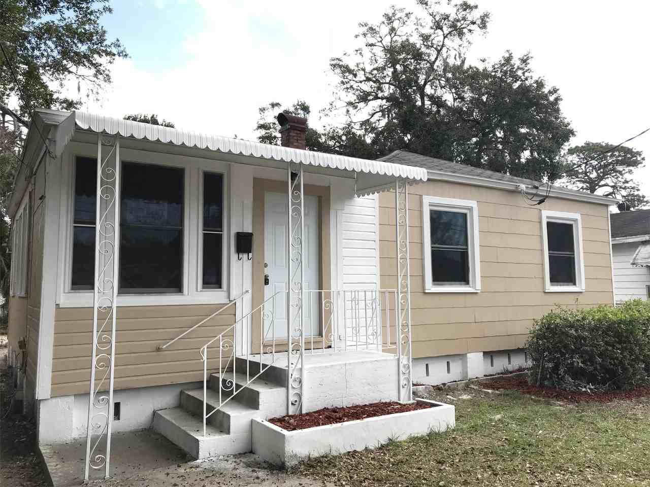 7525 Oakwood St - Photo 6 of 11