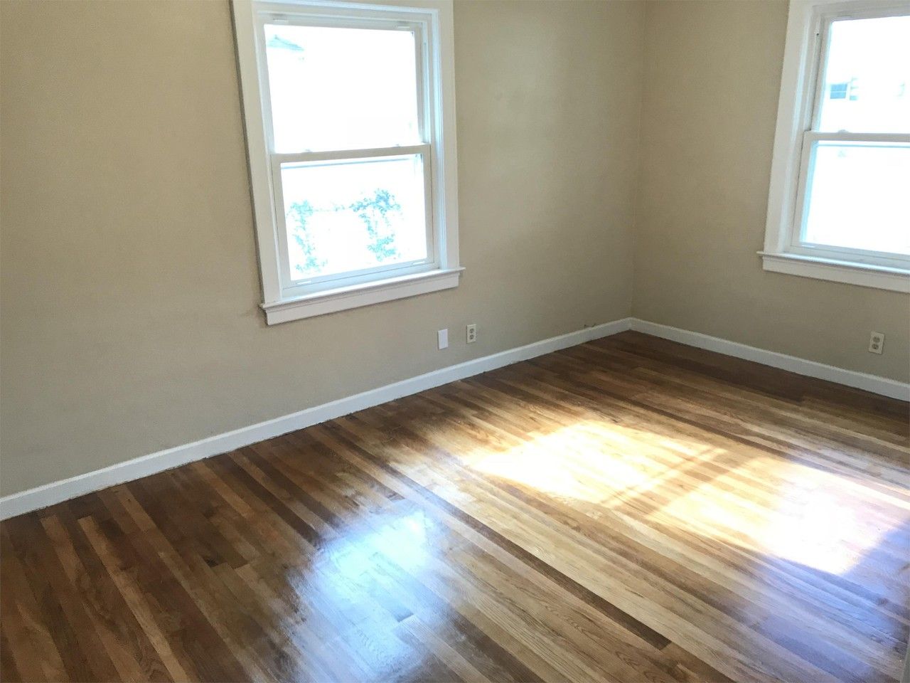 7525 Oakwood St - Photo 4 of 11