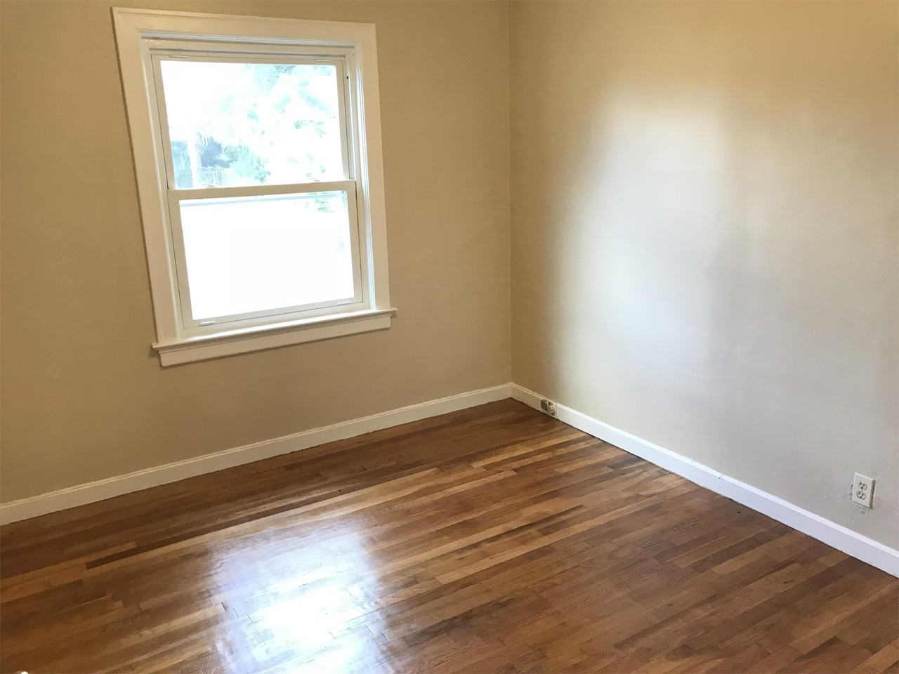 7525 Oakwood St - Photo 2 of 11