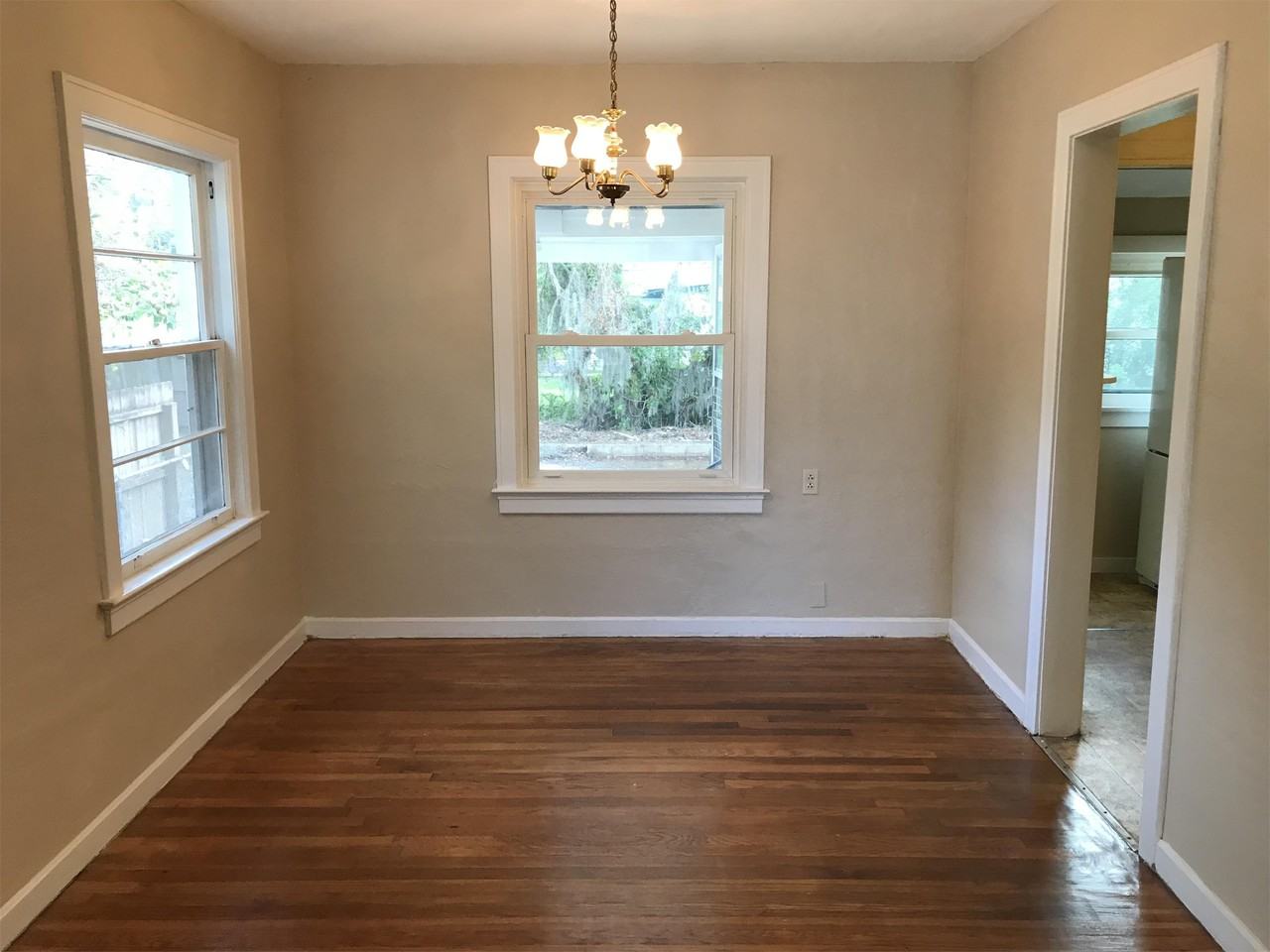 7525 Oakwood St - Photo 7 of 11
