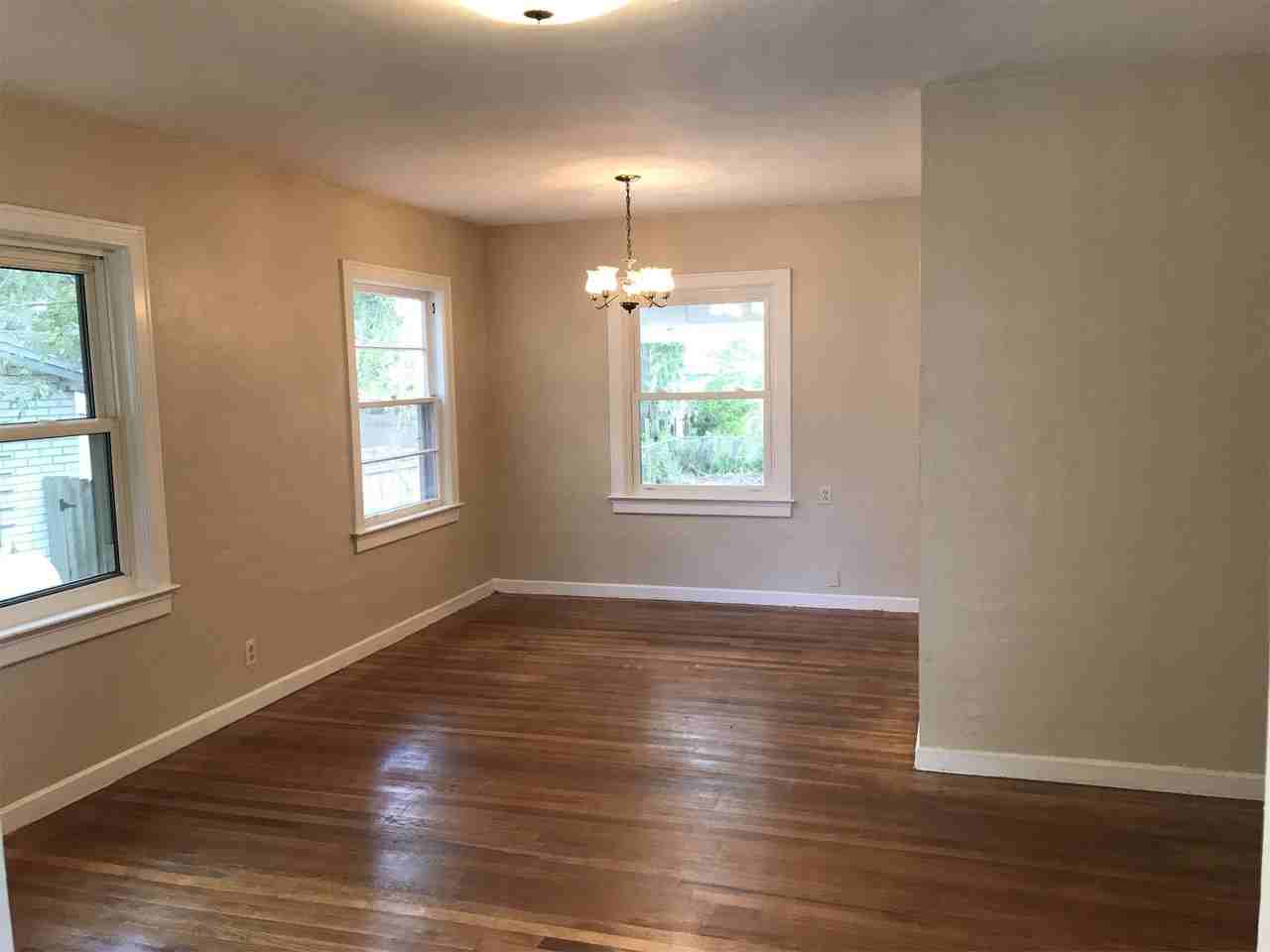 7525 Oakwood St - Photo 3 of 11