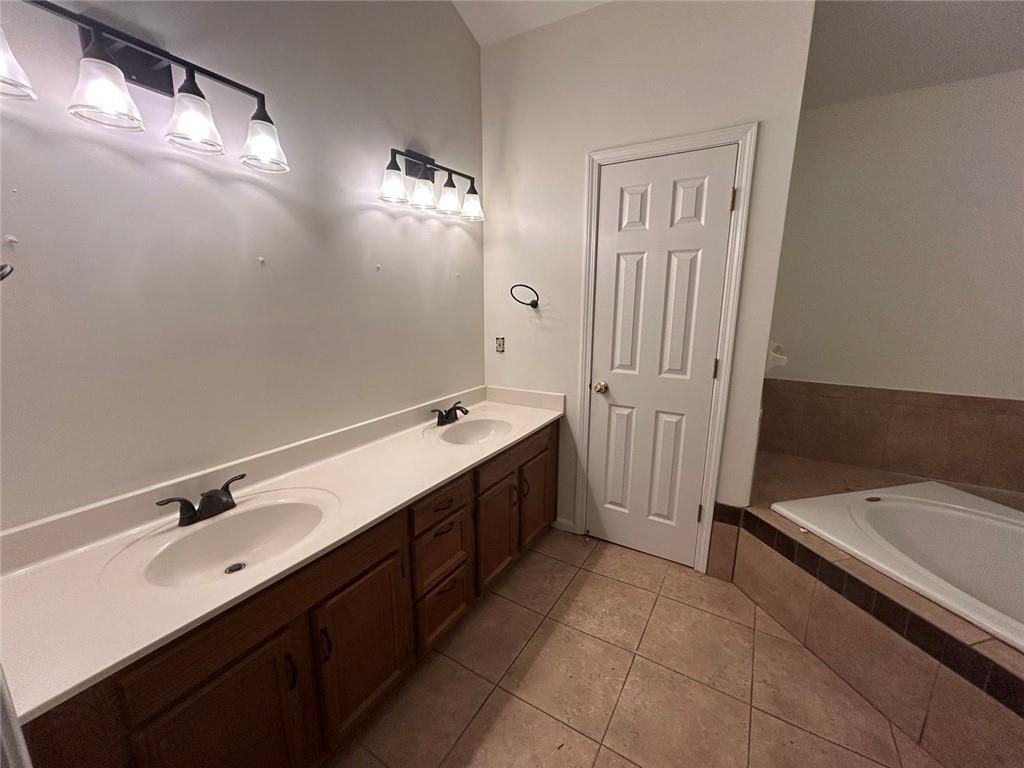 3470 Waters Cove Way - Photo 3 of 10