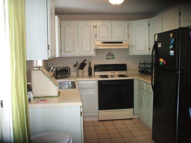 19 Castle Rock Dr ##D - Photo 2 of 11
