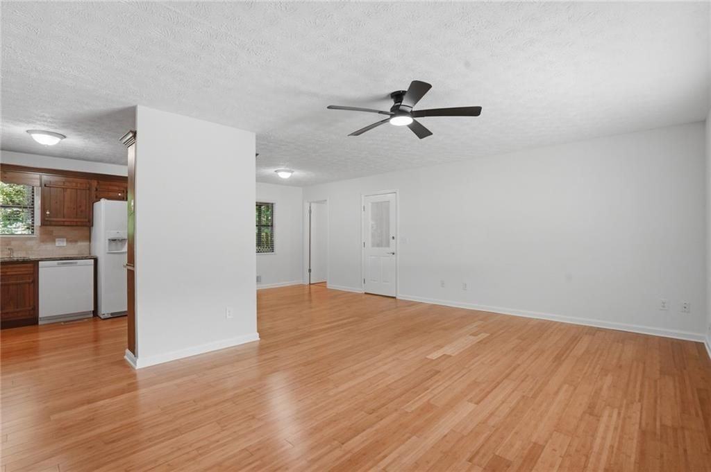 4100 Dustin Dr - Photo 5 of 25