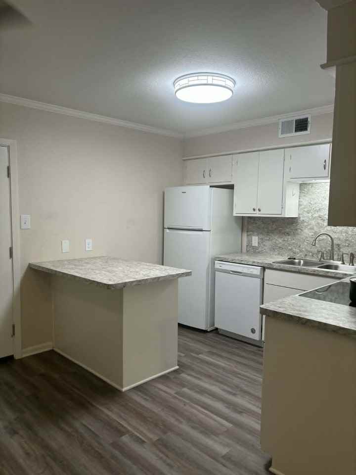 602 E South St #7 - Photo 7 of 8