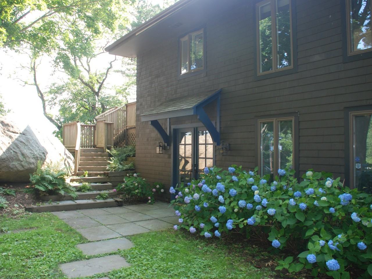 495 Maple Ln - Photo 2 of 16