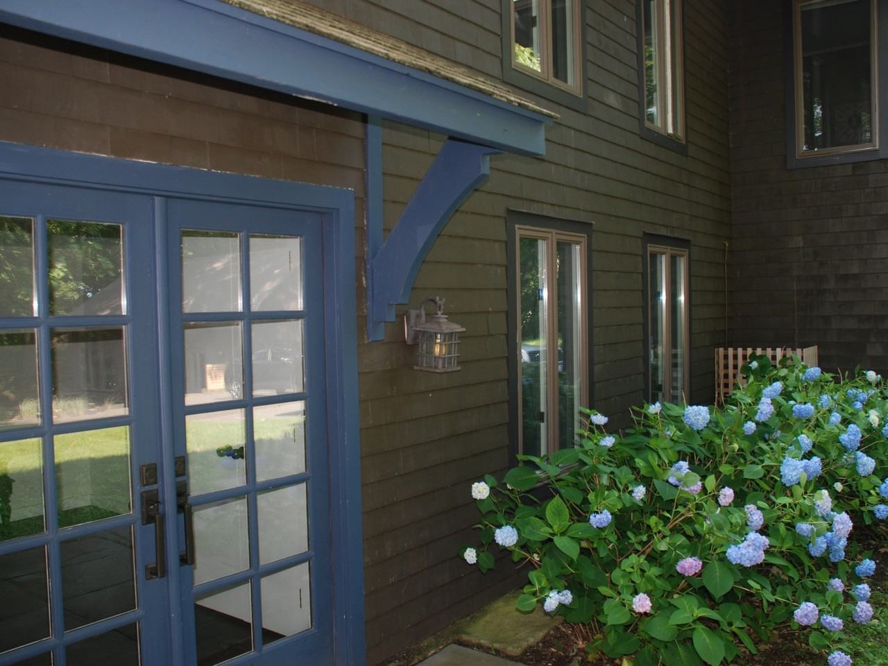 495 Maple Ln - Photo 3 of 16