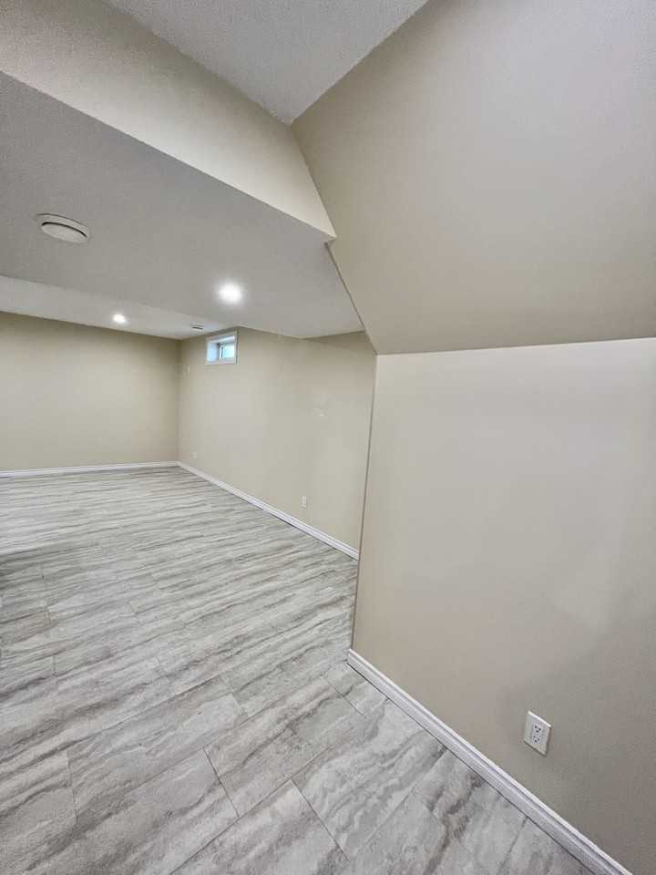 4020-108 Street NW, Lower - Photo 2 of 18