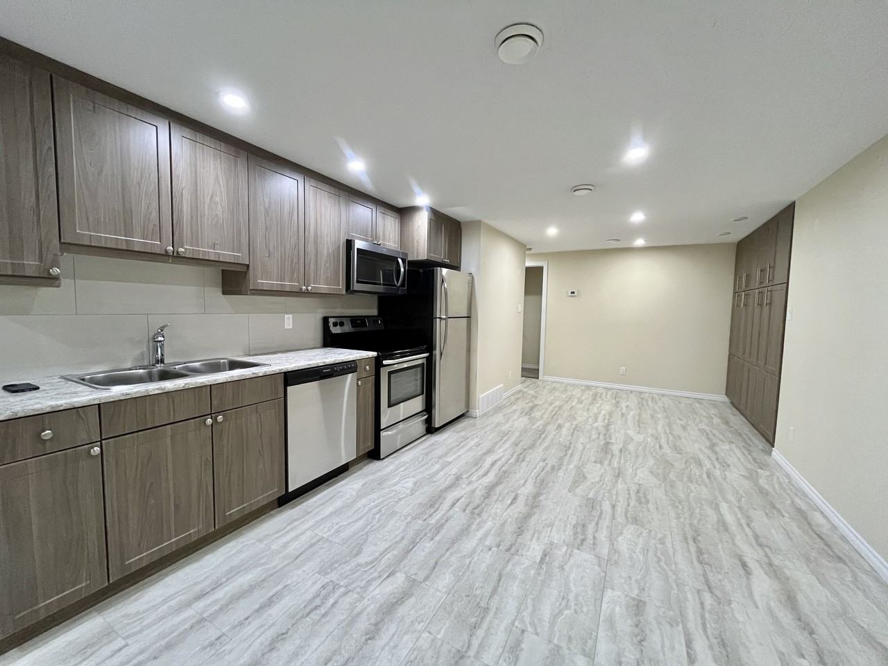 4020-108 Street NW, Lower - Photo 3 of 18