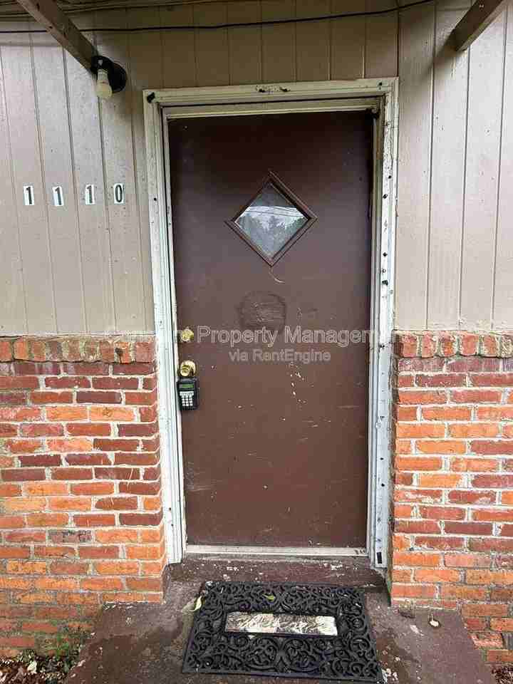 1110 Dewey St - Photo 3 of 10