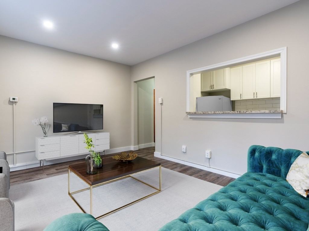 470 Maitland Street - Photo 2 of 6