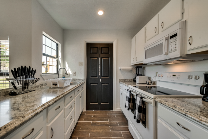 3721 Mount Pleasant St - Photo 6 of 24