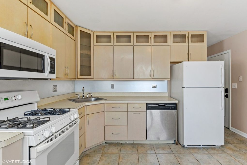 1207 Sunset Dr - Photo 5 of 15