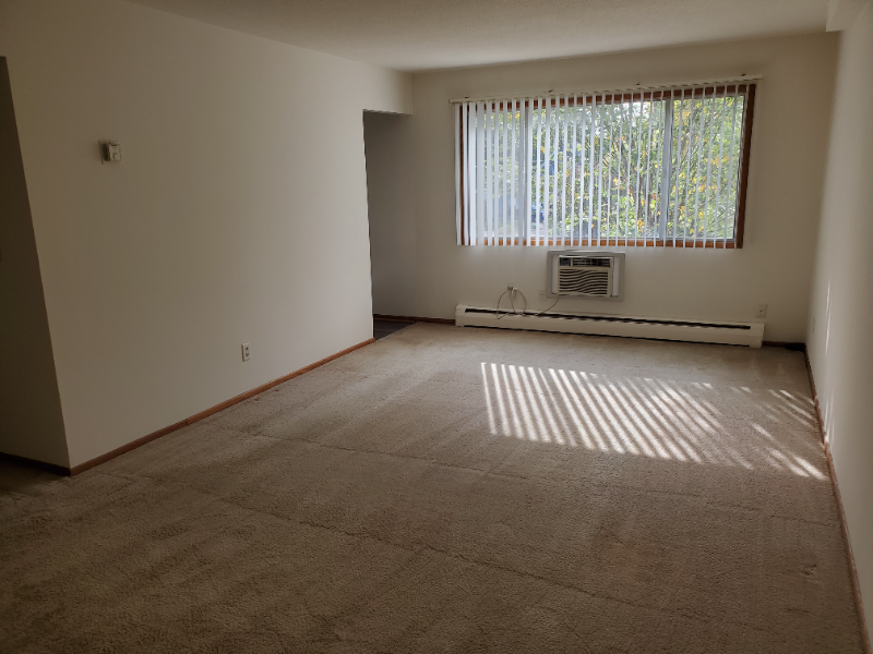 1086 Como Pl - Photo 5 of 14