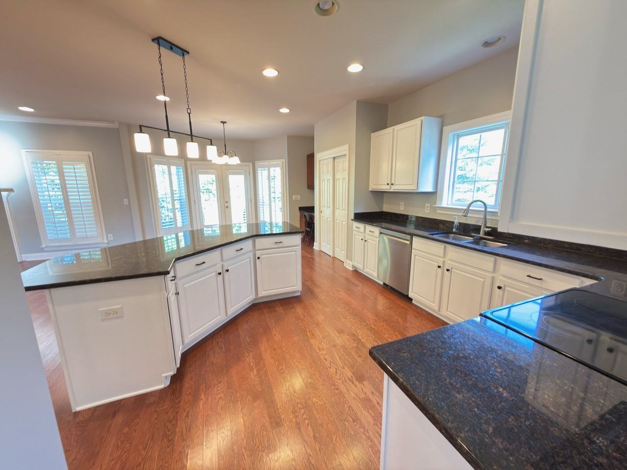 1731 Players Mill Rd - Photo 7 of 31
