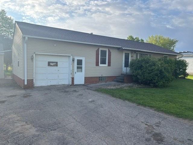207 3rd St S - Photo 3 of 8
