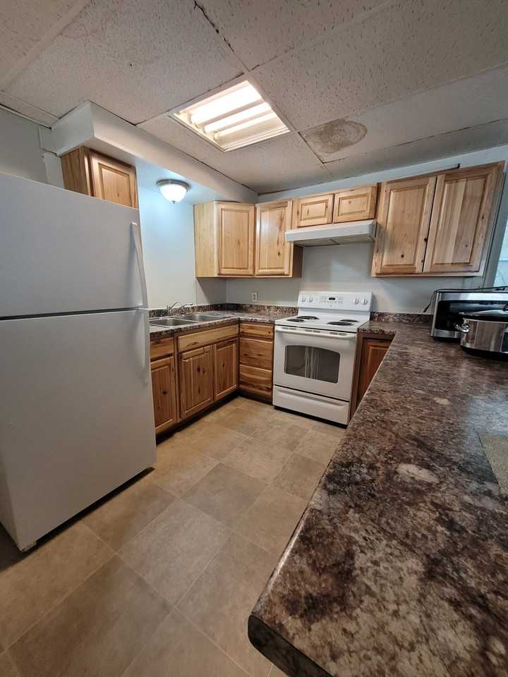 548 2nd St - Photo 2 of 8